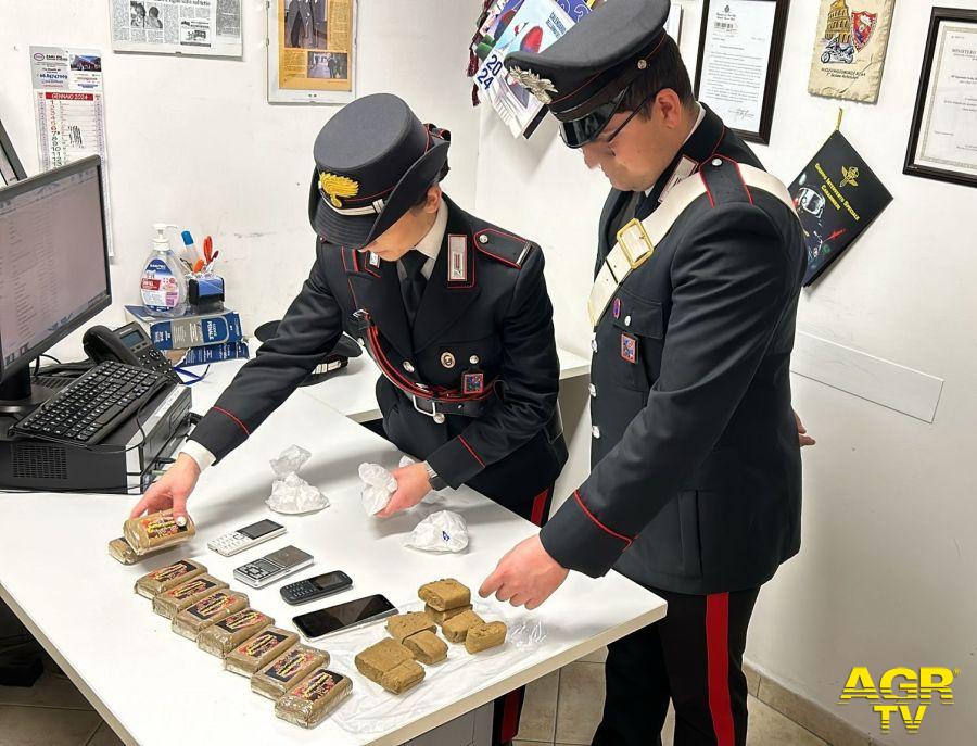 Carabinieri, la droga sequestrata