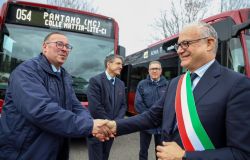 Roma, presentati i primi bus ibridi che svolgeranno il servizio TPL in periferia