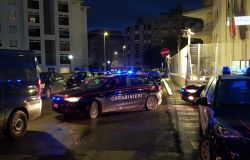 Ostia, blitz dei Carabinieri, 5 persone in manette e 4 denunciate, scoperta una mini serra di marjuana