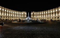 Roma, nuova illuminazione a piazza della Repubblica