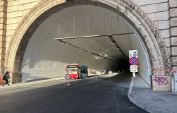 Roma, lavori notturni per la ripulitura prospetti del Traforo Umberto I