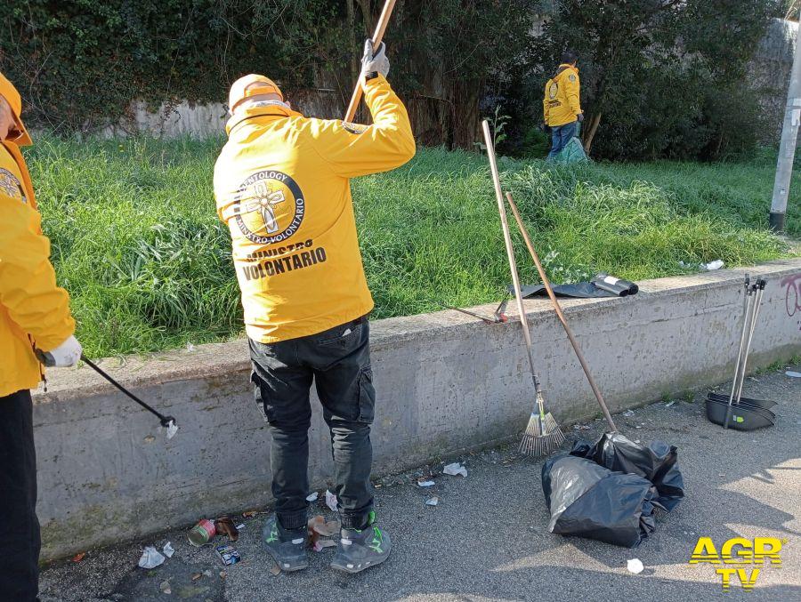 Ministri Volontari pulizia area stazione Battistini Metro A
