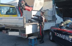 Guidonia Montecelio, rubano furgone carico di materiale edile, denunciati due rom per ricettazione