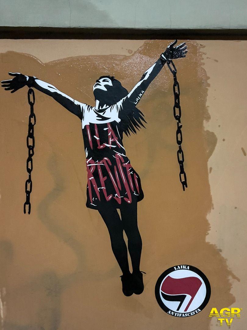 Street art l'opera di Laika dinanzi ambasciata d'Ungheria foto da comunicato stampa dedicata alla Salis