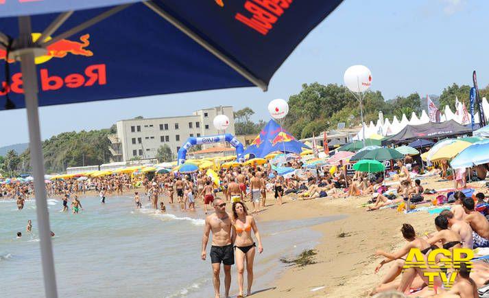 L'apertura della stagione balneare ad Ostia tra ritardi e inefficienze. L'apertura della stagione balneare ad Ostia tra ritardi e inefficienze.