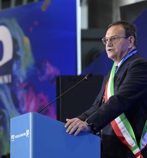 Fiumicino, il sindaco Baccini sugli incendi: non sono episodi isolati ma una strategia criminale