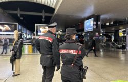 Roma, borseggi e furti, giro di vite dei Carabinieri alle stazioni metro, 13 arresti