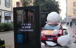 Cambiamento Climatico auto distrutta dalla grandine Milano foto da comunicato stampa