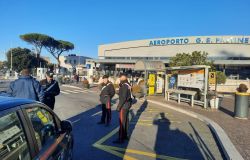 Controlli serrati dei Carabinieri a Ciampino: Una persona denunciata con chiavi alterate e marijuana all'aeroporto G. B. Pastine