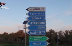 Operazione Antimafia: Arrestati 22 Individui per Associazione di Tipo Mafioso in Calabria