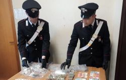 Roma Ponte Galeria, preso pusher 22enne, nascosta in macchina aveva 370gr. di droga