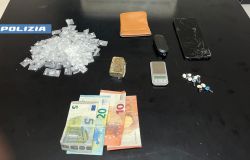 Roma, sequestrata droga e soldi, 4 arresti per detenzione ai fini di spaccio di mezzo kg. di sostanze stupefacenti