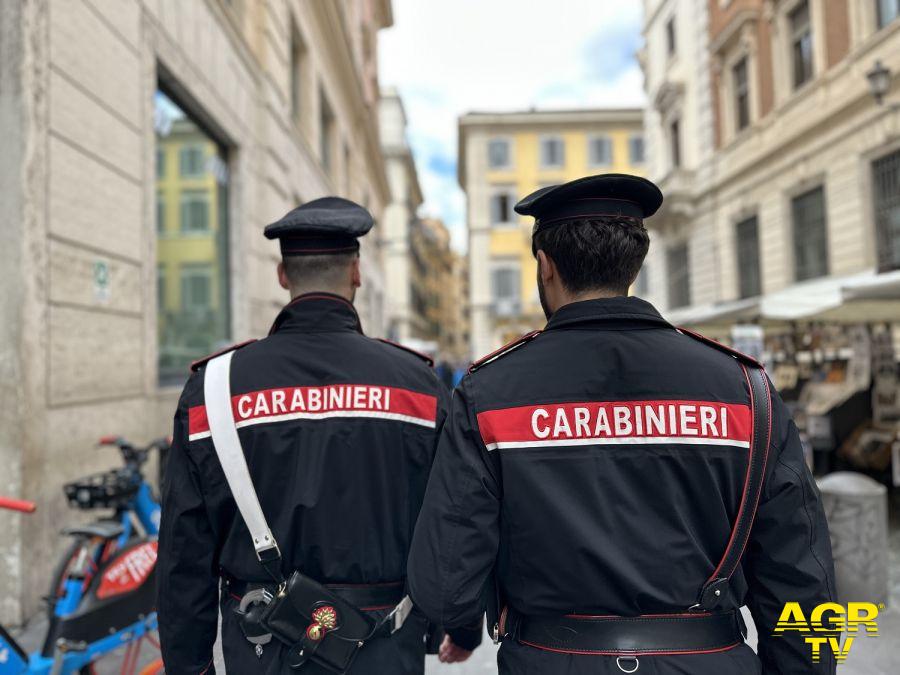 Carabinieri una pattuglia nel centro storico furti e borseggi