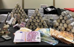 Roma Prenestino, in manette ucraino 29enne per traffico di sostanze stupefacenti, sequestrati 16 kg. di hashish