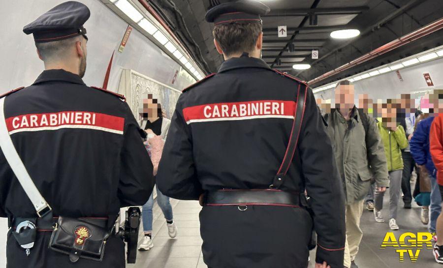 Carabinieri controlli antiborseggio sulla linea della metropolitana
