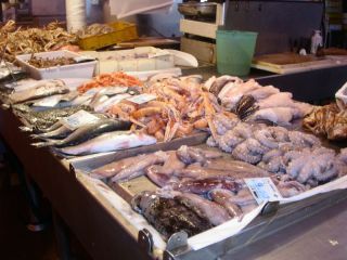 Fiumicino, sequestrati 400 chili di pesce avariato Fiumicino, sequestrati 400 chili di pesce avariato