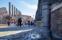 Roma, tornano i nasoni, inaugurate tre nuove fontane nel parco archeologico del Colosseo