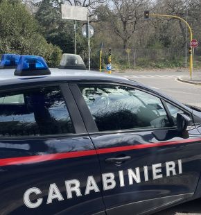 Acilia, travisato e con una pistola in pugno rapina una Farmacia, fugge in auto con due complici, tre arresti
