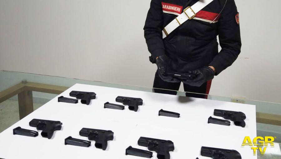Carabinieri le pistole sequestrate
