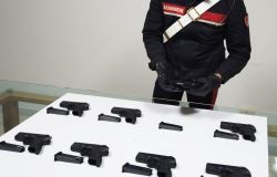 Carabinieri le pistole sequestrate
