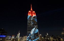 Empire State Building illuminato