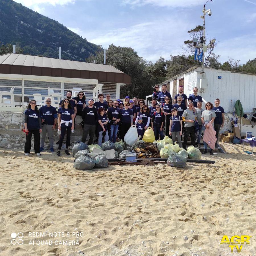 Plastic Free volontari e detenuti ad Ancona