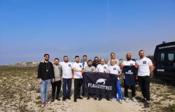 Plastic Free volontari e detenuti a Castelvolturno