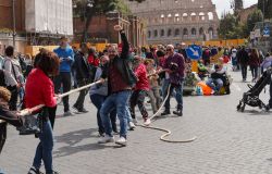 Roma, domenica ecologica, festa grande ai Fori Imperiali con i giochi di strada