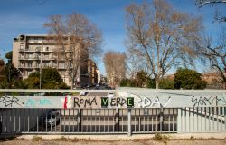 Roma, le parole d'odio ed ostilità....diventano messaggi positivi e costruttivi sui muri della città