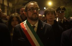 fiaccolata commemorativa con il sindaco Pierluigi Biondi