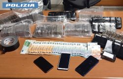 Roma, maxi sequestro di droga della Polizia, 11 kg. tra cocaina, hashish, crack e marijuana, 8 persone arrestate