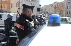 Genzano, in manette 25enne fermato ad un posto di blocco, nell'auto soldi e cocaina