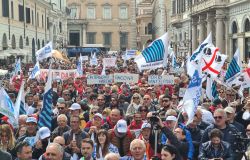 Roma, 5 mila imprenditori balneari in piazza SS.Apostoli: subito.... una legge per disciplinare le concessioni