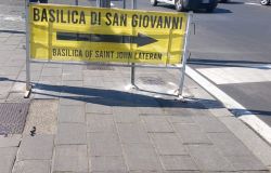 Roma, San Giovanni nuova segnaletica orizzontale per direzionare i flussi pedonali