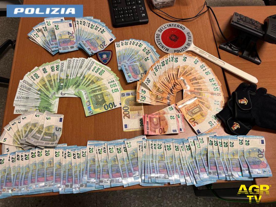 Polizia soldi e materiale sequestrato Laurentino 38