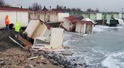 Ostia, il mare dimezza gli stabilimenti