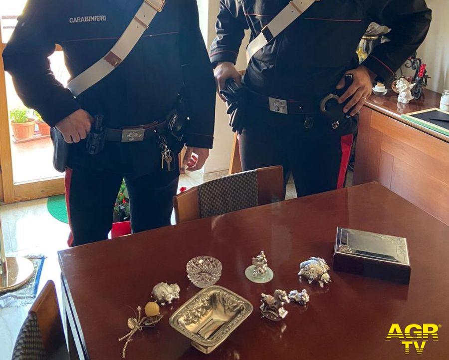 Carabinieri l'argenteria recuperata a restituita al legittimo proprietario