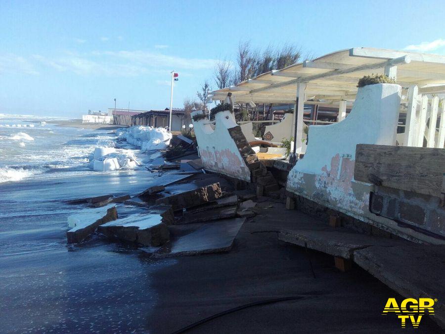 Fregene, erosione in aumento sulla costa