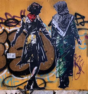 Roma, Liberazione la nuova opera della street artist Laika dedicata alle partigiane ed alle donne palestinesi