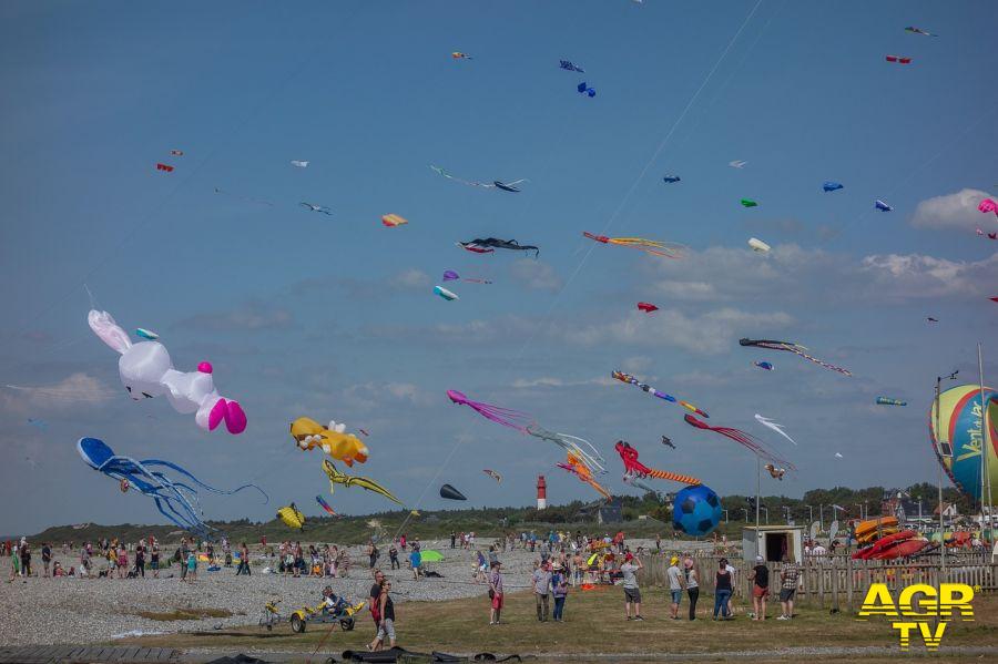 Cervia il festival degli aquiloni sulla spiaggia romagnola foto pixabay