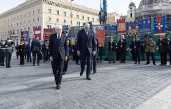 Il presidnet edella Repubblica Sergio Mattarella accompagnato dal Ministro Crosetto in piazza Venezia foto presidenza della Repubblica