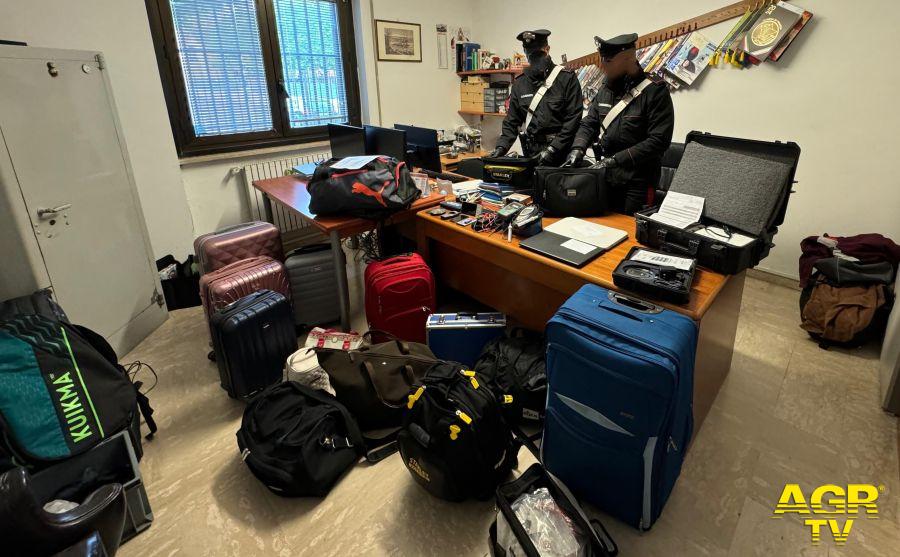 Carabinieri Tivoli i bagagli ritrovati e restituiti ai legittimi proprietari