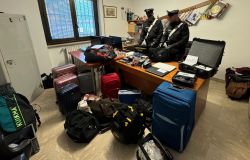 Guidonia, furto bagagli turisti stranieri, i Carabinieri ritrovano la refurtiva nel campo nomadi, tre denunce