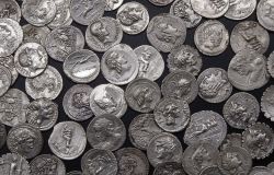 Fiumicino, una raccolta fondi per l'acquisto del Sesterzio di Traiano, oggi simbolo della città