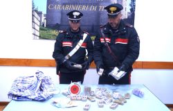 Carabinieri la droga sequestrata a Tivoli