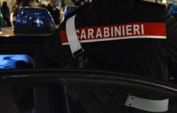 Roma, anziani genitori si barricano in casa per sfuggire al figlio che li minaccia con un coltello, in manette 53enne