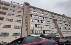 Velletri, 33 arresti... ordinavano la droga dal carcere con i cellulari, pagata dai familiari con ricariche su carte prepagate