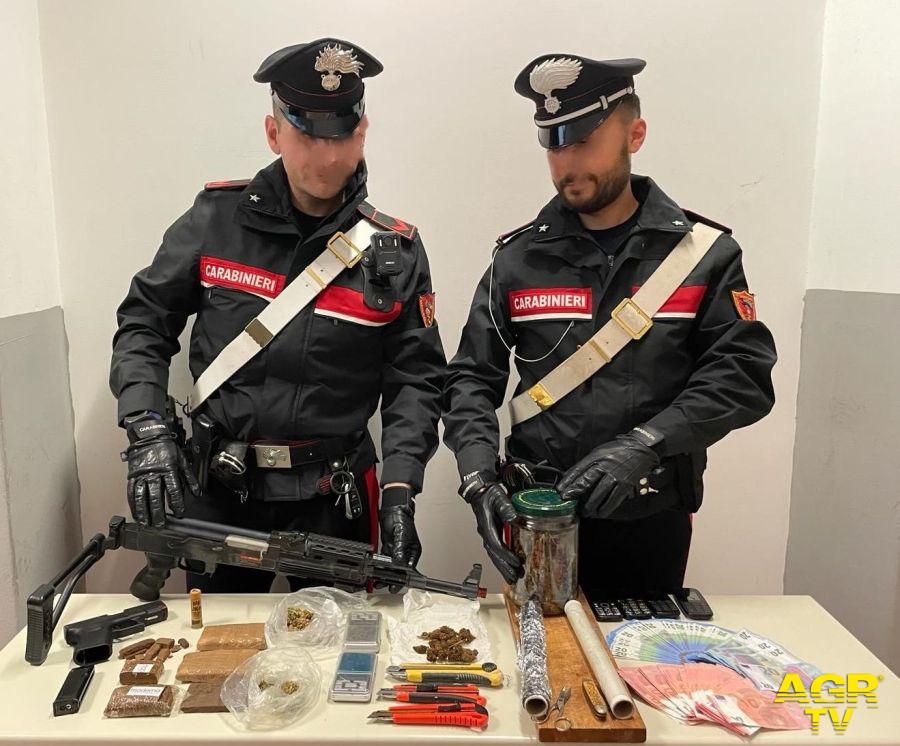 Carabinieeri, la droga e le armi sequestrate