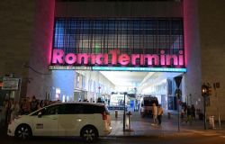 Roma Termini, colorata di...rosa per il Giro d'Italia