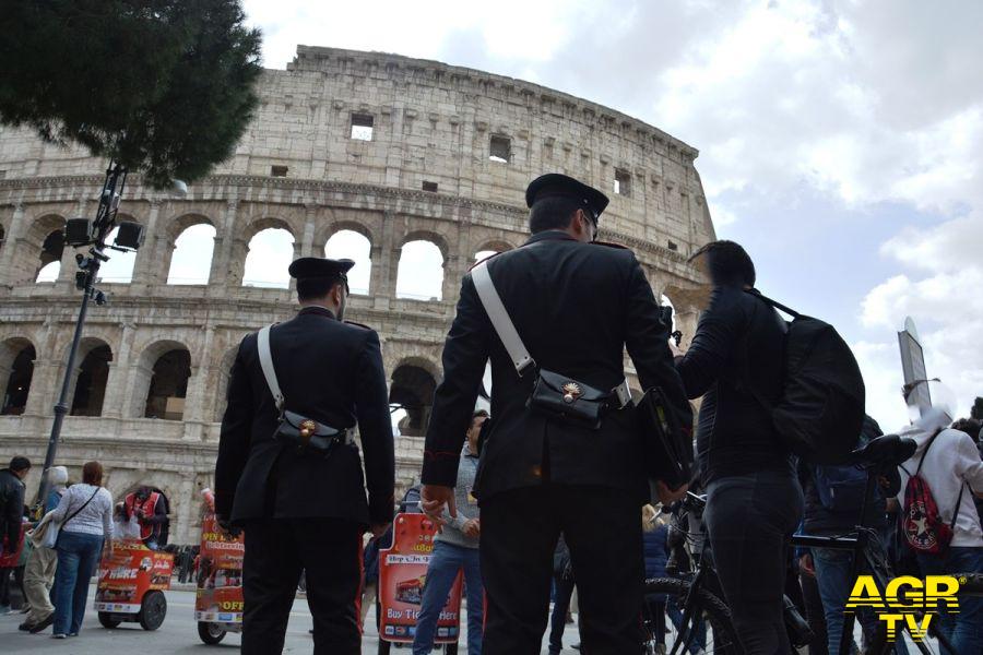 Carabinieri controlli centro storico Colosseo
